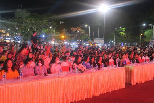Chương trình nghệ thuật “Hồ Chí Minh đẹp nhất tên Người” chào mừng kỷ niệm 132 năm ngày sinh Chủ tịch Hồ Chí Minh vĩ đại