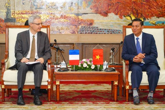 Chủ tịch UBND thành phố tiếp xã giao Đại sứ Pháp tại Việt Nam