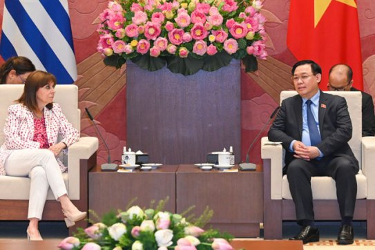 Chủ tịch Quốc hội Vương Đình Huệ tiếp Tổng thống Hy Lạp