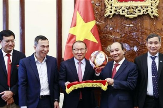 President receives football head coaches