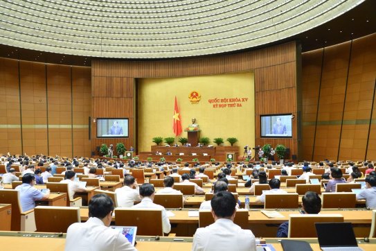 Đại biểu Quốc hội thành phố Lã Thanh Tân thảo luận tại Hội trường về Luật Kinh doanh bảo hiểm