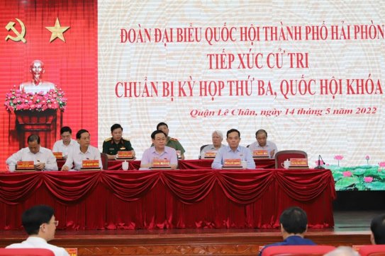 Chairman of the National Assembly Vuong Dinh Hue and Hai Phong’s Delegation of National Assembly Deuties met voters in Le Chan District to prepare for the 3rd session of the 15th National Assembly