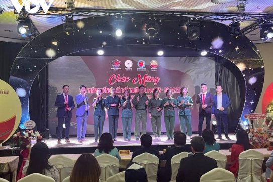 47 năm thống nhất đất nước: Sâu lắng chương trình nghệ thuật tại Séc