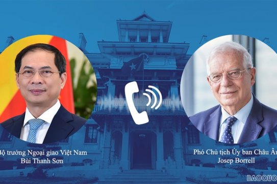 Foreign Minister holds phone talks with EC, Hungarian officials