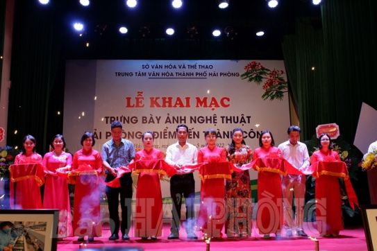 Trưng bày 80 tác phẩm ảnh về chủ đề “Hải Phòng - Điểm đến thành công”
