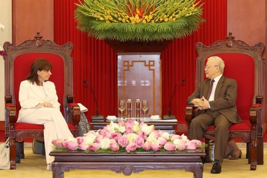 Party leader hosts Greek President in Hanoi