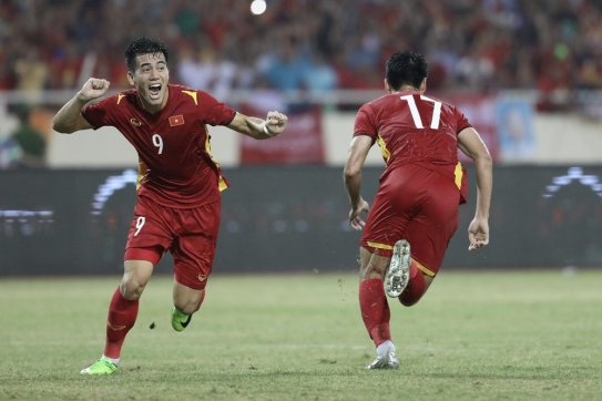 Vietnam defeat Thailand to keep SEA Games men’s football crown