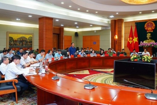 Chủ tịch UBND thành phố làm việc với một số hộ nuôi ngao tại quận Hải An và huyện Kiến Thụy