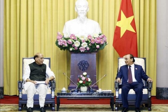 Chủ tịch nước Nguyễn Xuân Phúc tiếp Bộ trưởng Bộ Quốc phòng Ấn Độ