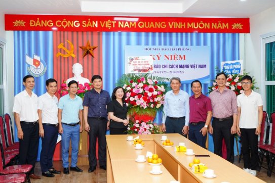 Lãnh đạo thành phố thăm, chúc mừng các cơ quan báo chí nhân Ngày báo chí cách mạng Việt Nam