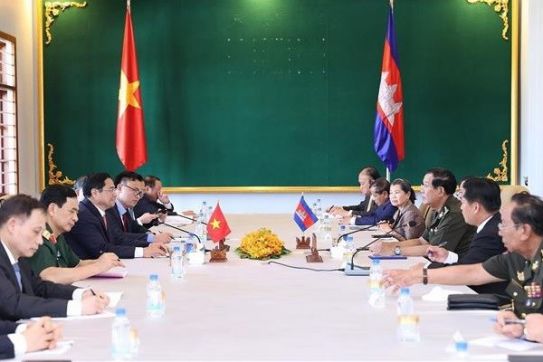 越南政府总理范明政会见柬埔寨首相洪森