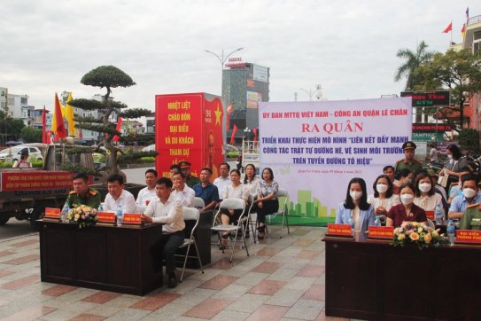 Quận Lê Chân ra quân triển khai mô hình “Liên kết đẩy mạnh công tác trật tự đường hè, vệ sinh môi trường trên tuyến đường Tô Hiệu”