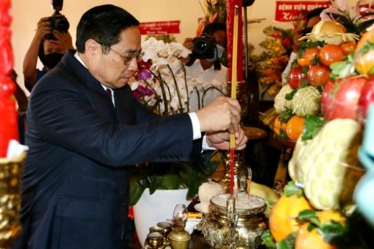 Thủ tướng Phạm Minh Chính dâng hương tưởng niệm Chủ tịch Hồ Chí Minh