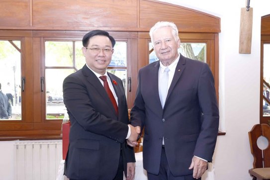 Chủ tịch Quốc hội thăm Albertirsa, tiếp Phó Chủ tịch Quốc hội Hungary