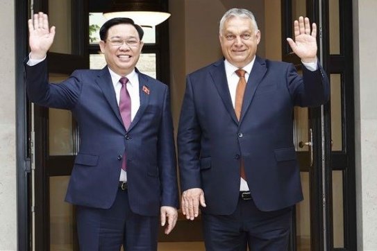 Vietnam, Hungary to further promote trade, politics, people-to-people exchanges: Leaders