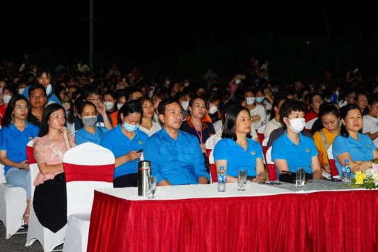 Chương trình nghệ thuật “Hát cho công nhân nghe” với sự tham gia của hơn 1.000 đoàn viên, công nhân lao động