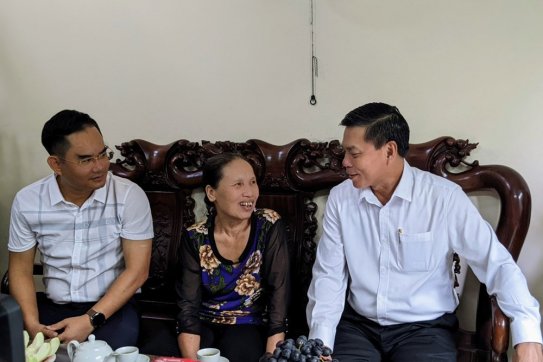 Chủ tịch UBND thành phố thăm, tặng quà gia đình người có công trên địa bàn quận Ngô Quyền