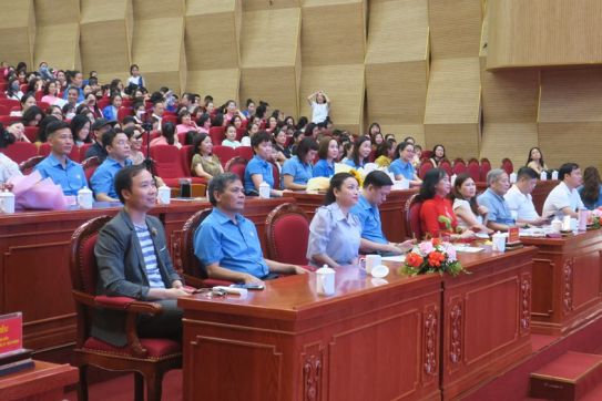 Khai mạc Liên hoan Tiếng hát công nhân viên chức lao động thành phố