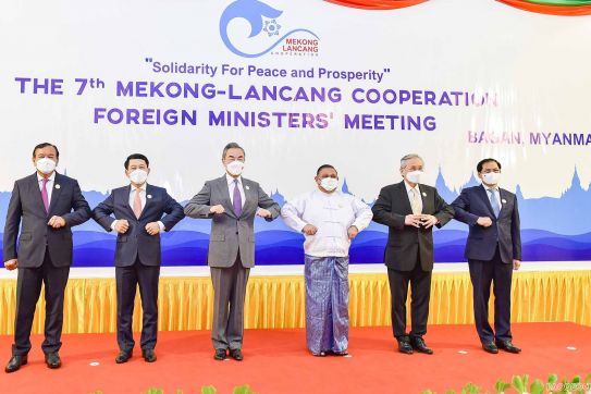 The Conference themed "Promoting the formation of a smart dynamic urban chain in the Red River Delta connecting the region and the world"