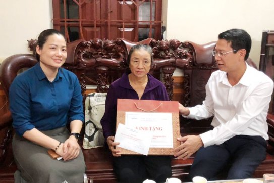 Phó Chủ tịch HĐND thành phố thăm và tặng quà một số đối tượng chính sách tiêu biểu tại huyện An Dương nhân dịp kỷ niệm 75 năm Ngày thương binh, liệt sỹ