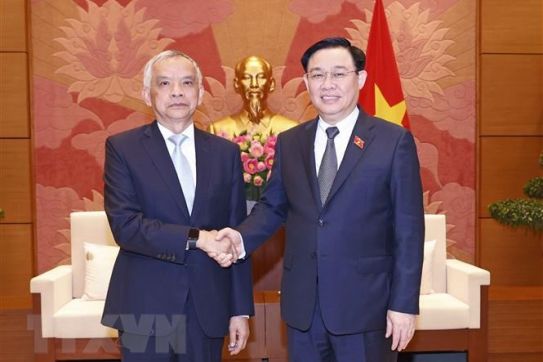 越南国会主席王廷惠会见老挝国会副主席宋玛·奔舍那