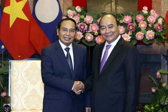 Chủ tịch nước: Tăng cường kết nối hai nền kinh tế Việt Nam-Lào