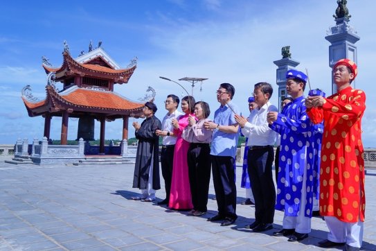 Quận Đồ Sơn trang trọng tổ chức Lễ dâng hương, thượng cờ khai Hội Lễ hội Chọi Trâu năm 2022