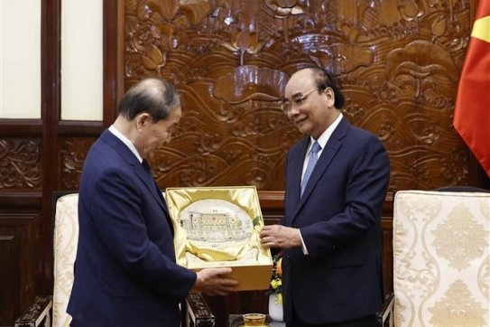 President Phuc hosts former president of RoK-Vietnam Friendship Association