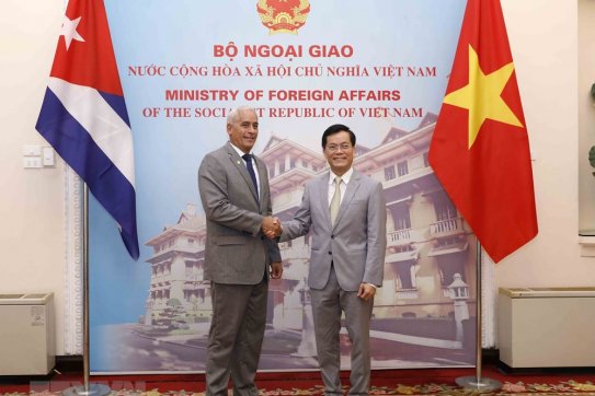 Vietnamese, Cuban foreign ministries hold seventh political consultation