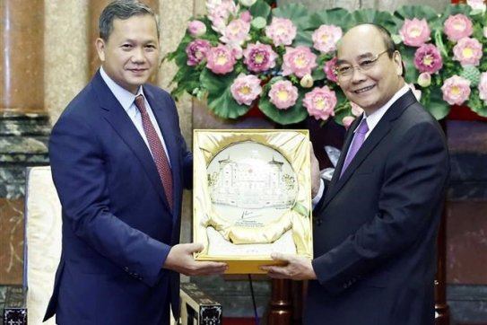 President receives Cambodian high-ranking military officer