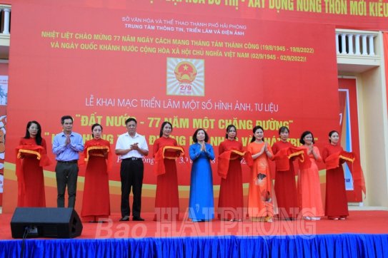 Khai mạc triển lãm ảnh, tư liệu kỷ niệm 77 năm Quốc khánh nước Cộng hòa xã hội chủ nghĩa Việt Nam