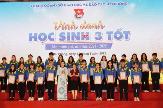 Biểu dương "Học sinh 3 tốt", "Học sinh 3 rèn luyện" cấp thành phố năm học 2021 - 2022