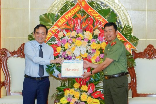 Bí thư Thành ủy thăm, động viên Công an thành phố nhân dịp kỷ niệm 77 năm ngày truyền thống lực lượng Công an Nhân dân