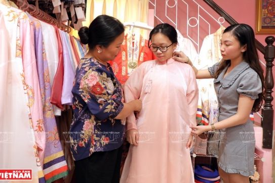 Vitality of ancient Vietnamese outfits