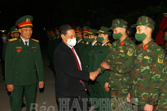 Đồng chí Nguyễn Văn Tùng, Chủ tịch UBND thành phố thăm, chúc Tết các lực lượng làm nhiệm vụ trong dịp Tết Nguyên đán Nhâm Dần 2022