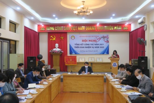 Biểu dương nhiều tập thể, cá nhân có đóng góp quan trọng vào công tác khuyến học, khuyến tài của thành phố