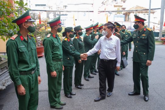 Chủ tịch UBND thành phố kiểm tra công tác sẵn sàng chiến đấu và chúc Tết các đơn vị quân đội trên địa bàn thành phố