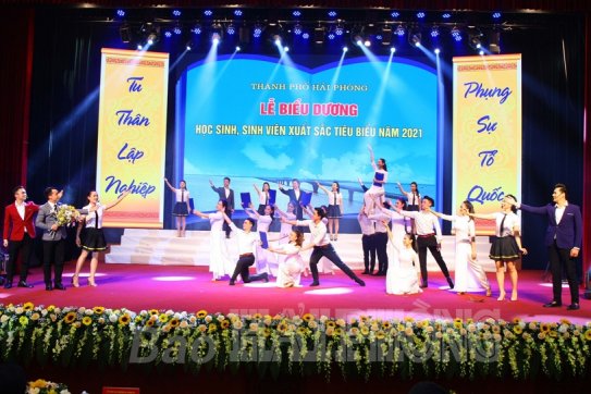 Tiếp tục đẩy mạnh đổi mới, nâng cao chất lượng giáo dục, phát triển nguồn nhân lực, đặc biệt nguồn nhân lực chất lượng cao