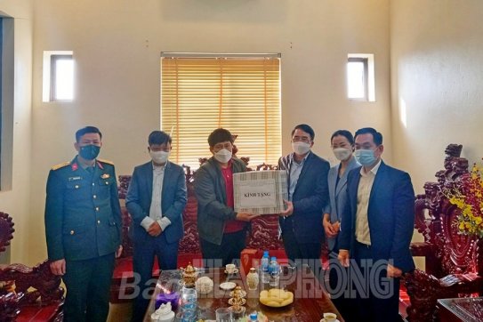 Thăm, chúc Tết một số gia đình chính sách, người có công tiêu biểu