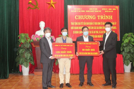 Trao tặng 200 suất quà Tết cho các gia đình chính sách, hộ nghèo, hộ có hoàn cảnh khó khăn trên địa bàn huyện An Lão
