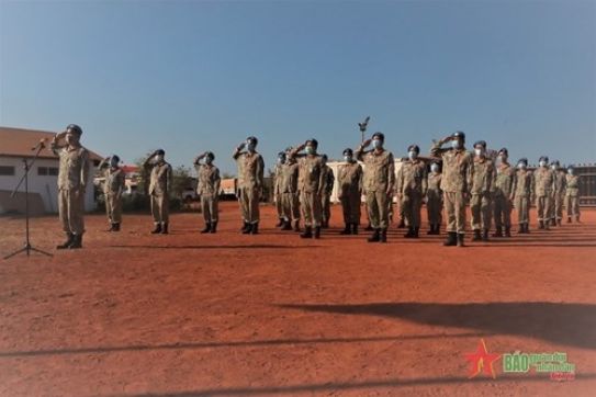 越南三号二级野战医院在南苏丹举行升旗仪式