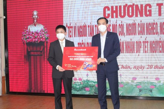 Quận Lê Chân: Tiếp nhận, trao tặng quà gia đình chính sách, người có công với cách mạng, trẻ em có hoàn cảnh khó khăn