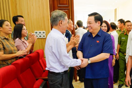 Chủ tịch Quốc hội Vương Đình Huệ cùng Đoàn đại biểu Quốc hội thành phố Hải Phòng tiếp xúc cử tri quận Đồ Sơn