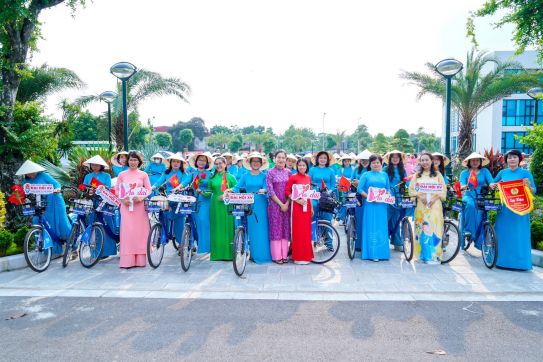 Quận Ngô Quyền: Gần 200 nữ đoàn viên, công nhân viên chức lao động đạp xe diễu hành tôn vinh Áo dài Việt