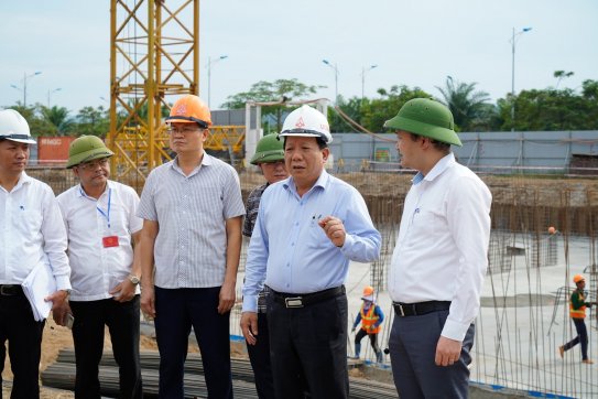 Phó Chủ tịch UBND thành phố Nguyễn Đức Thọ kiểm tra tiến độ triển khai xây dựng và việc mở bán nhà ở xã hội, nhà ở cho công nhân