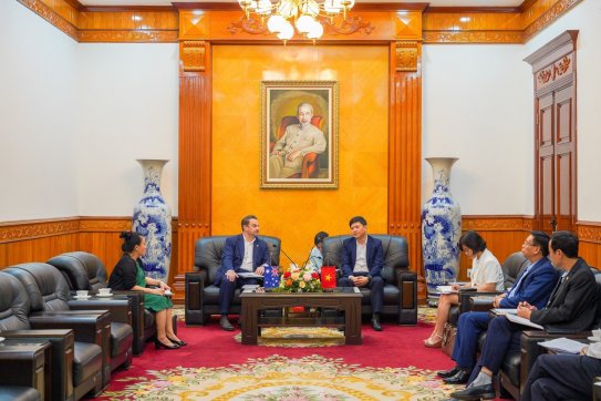 Phó Chủ tịch UBND thành phố Hoàng Minh Cường tiếp và làm việc với Tham tán thương mại và đầu tư, Đại sứ quán Australia