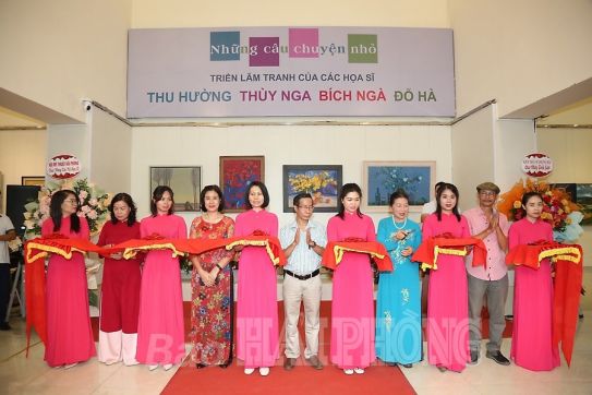 Khai mạc triển lãm tranh “Những câu chuyện nhỏ” của 4 nữ họa sĩ Hải Phòng
