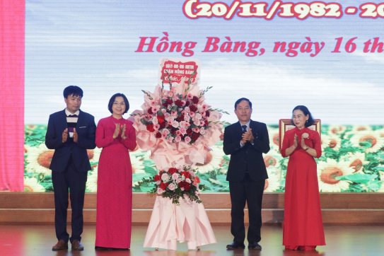Quận Hồng Bàng Kỷ niệm 41 năm Ngày nhà giáo Việt Nam và Biểu dương phong trào thi đua hai tốt