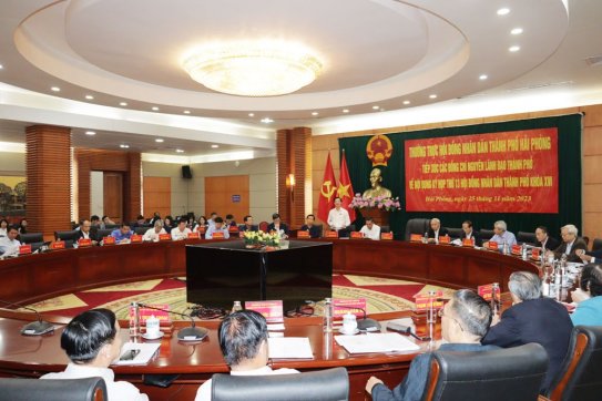 Tiếp xúc cử tri nguyên lãnh đạo chủ chốt thành phố lấy ý kiến tham gia vào nội dung Kỳ họp thường lệ cuối năm 2023 HĐND thành phố khóa XVI