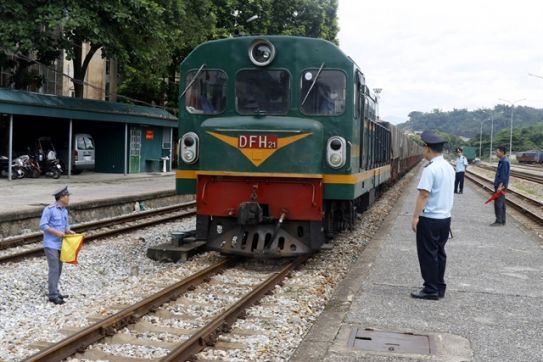 Vietnam-China promote logistics in economic corridor cooperation